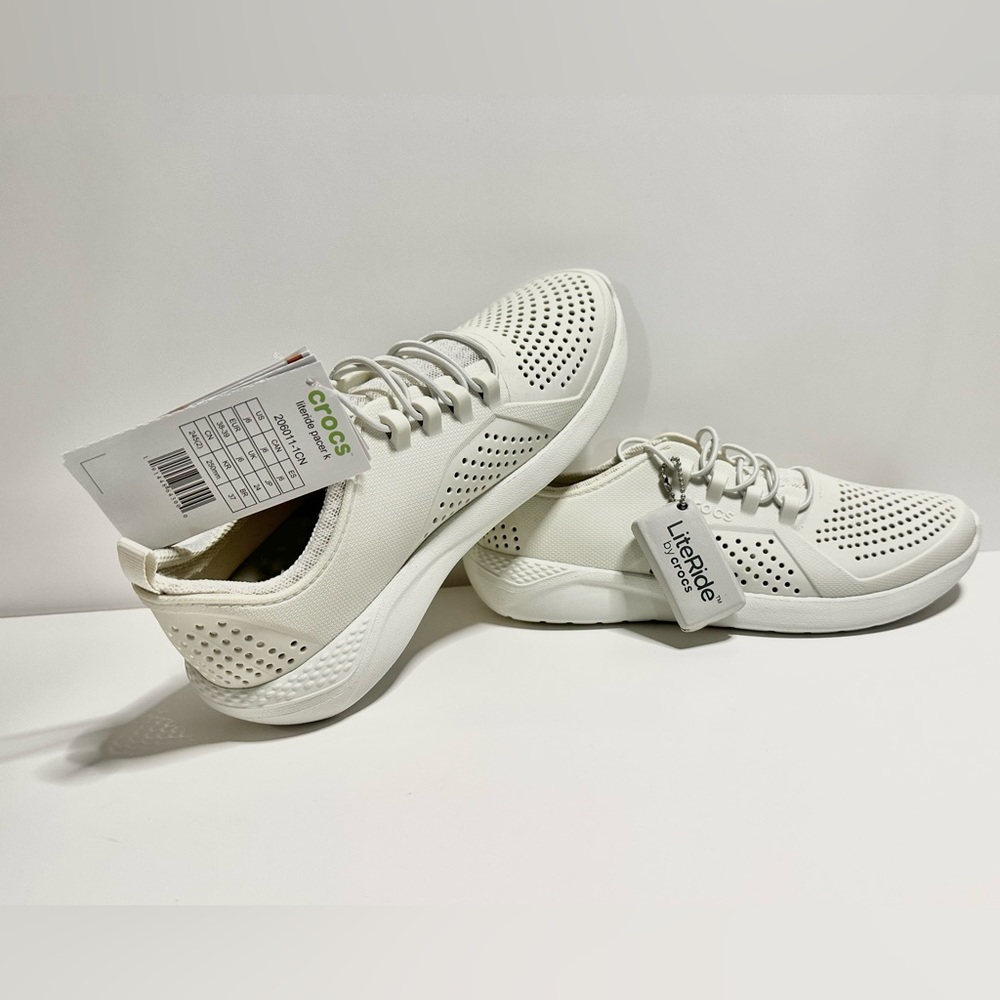 NWT Crocs sneakers